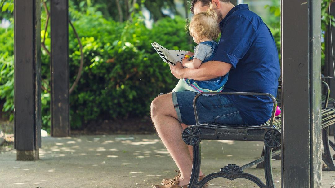 Ler em voz alta traz inúmeros benefícios para o seus filhos - Papo de Pai