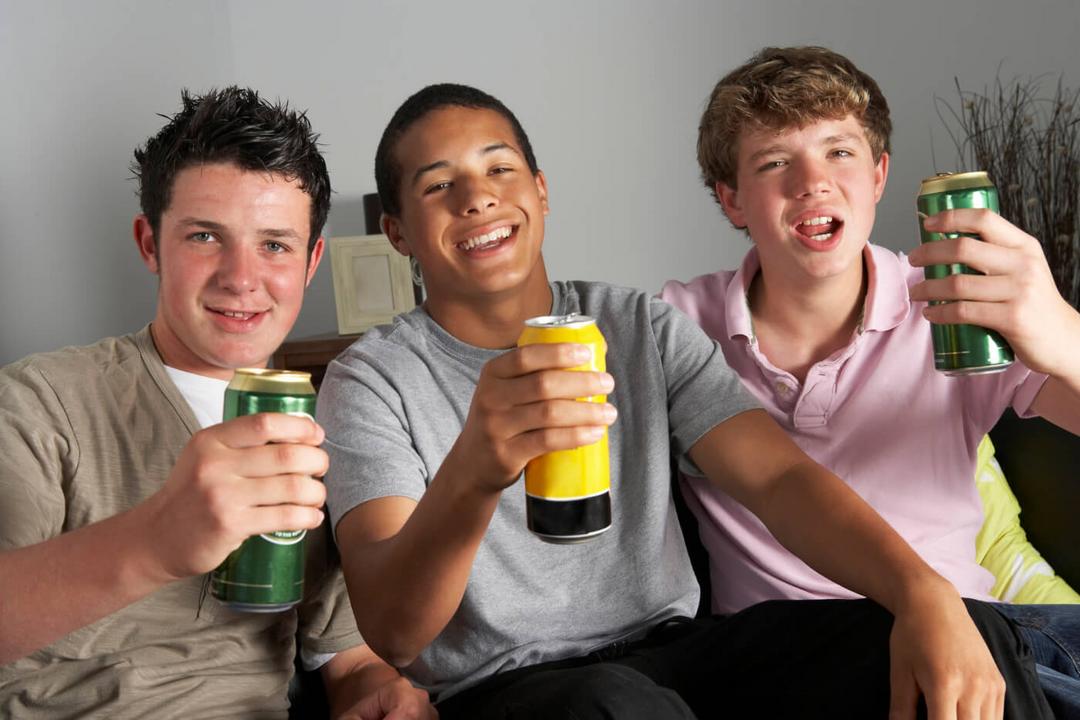 Campanha brilhante alerta sobre problemas no consumo de álcool na criação dos filhos - Papo de Pai