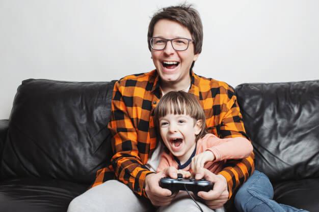 Estudos apontam Jogar videogame com sua filha faz bem a saúde dela - Papo de Pai