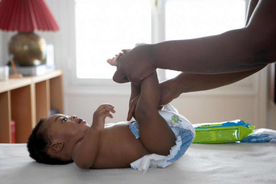 O futuro chegou! MIT cria fralda inteligente que avisa quando bebê faz xixi - Papo de Pai