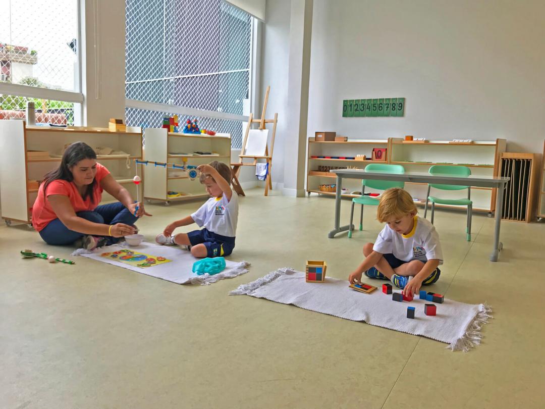 O que você sabe sobre as escolas Montessori - Papo de Pai