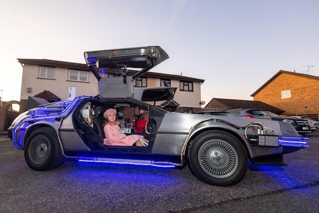 Pai cria DeLorean de volta ao futuro para buscar crianças na escola - Papo de Pai