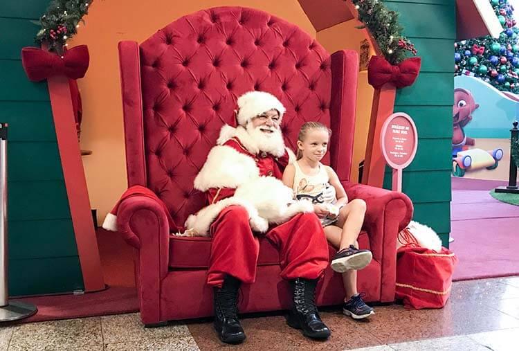 Shoppings nos Estados Unidos criam alternativa para crianças com autismo conhecerem o Papai Noel - Papo de Pai