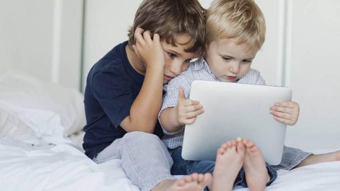 Tempo de exposição a eletrônicos faz com que crianças desenvolvam ataques de fúria e depressão - Papo de Pai