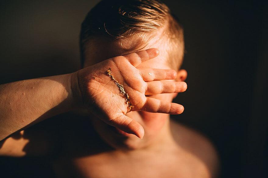 10 anos após um hospital católico sugerir o aborto, este fotógrafo mostra como é lindo o filho com síndrome de Down - Papo de Pai