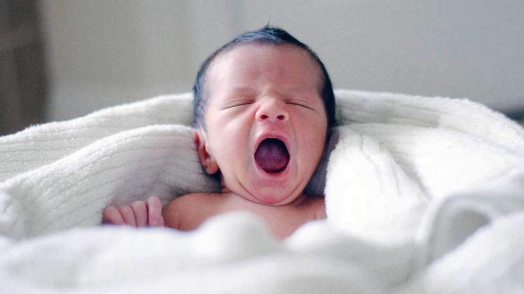 A pergunta que não quer calar: Quando os bebês dormem a noite toda? - Papo de Pai