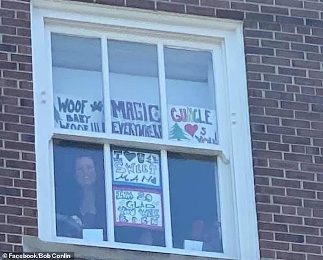 Impedido de visitar esposa grávida, babão orgulhoso escreve mensagens de amor em frente ao hospital - Papo de Pai