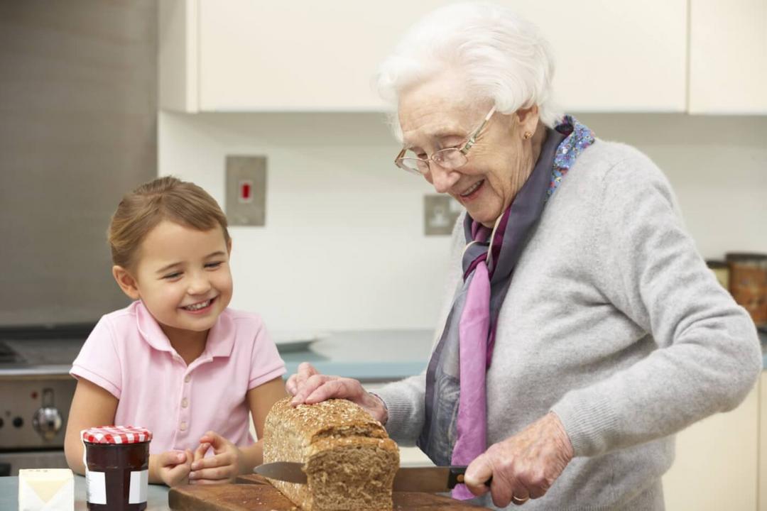 Estudo comprova - Avós que cuidam dos netos vivem mais