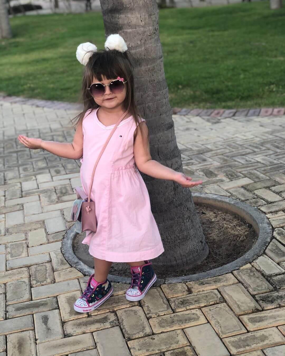 Menina de apenas 4 anos grava vídeo pedindo que o "cololavílus" vai embora e viraliza na internet - Papo de Pai