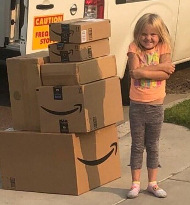 Menina compra mais de mil reais em brinquedos usando conta da Mãe na Amazon - Papo de Pai