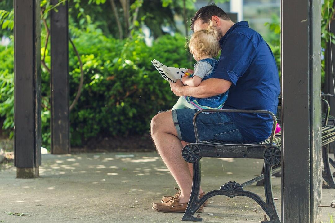O importante papel do Pai no incentivo à leitura - Papo de Pai