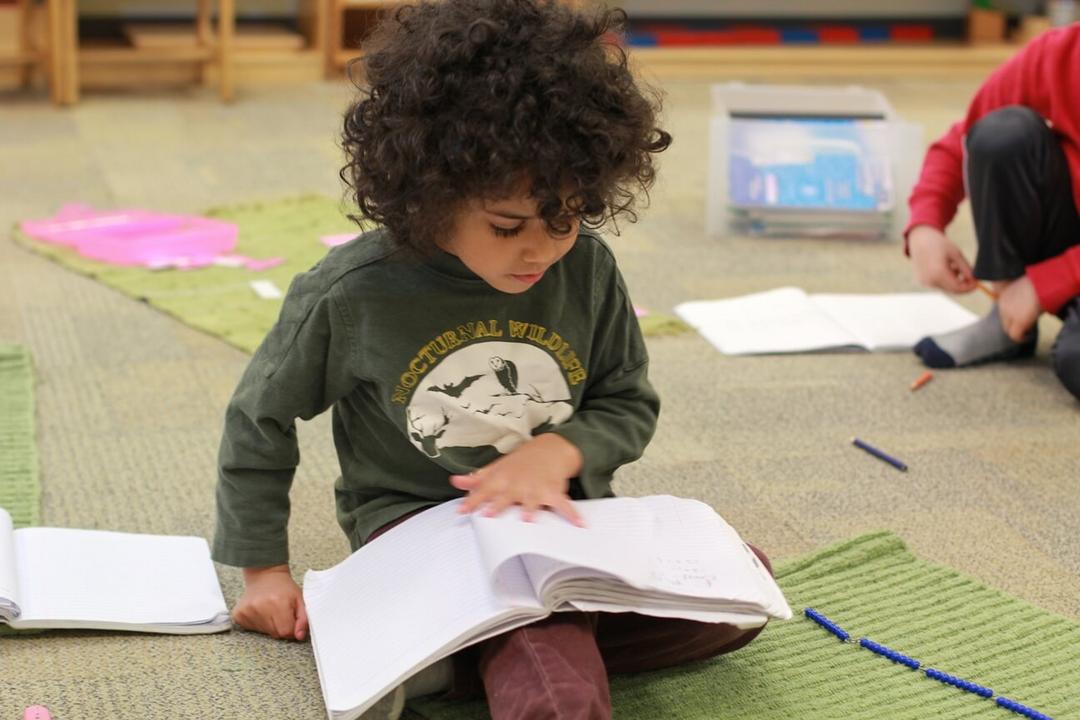 Por que meu filho não precisa aprender a ler e a escrever na Educação Infantil