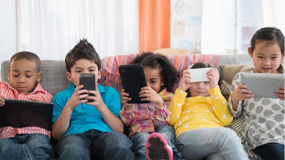 Relatório surpreendente mostra o que as crianças estão procurando na internet - Papo de Pai