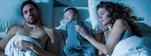 Afinal, é correto compartilhar a cama com os filhos?